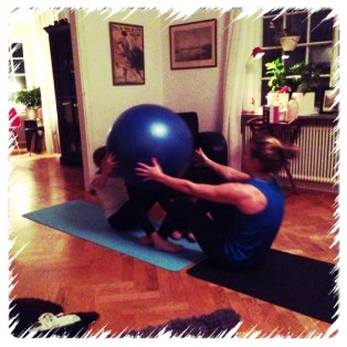 pt stockholm trana med barn trana hemma pilates